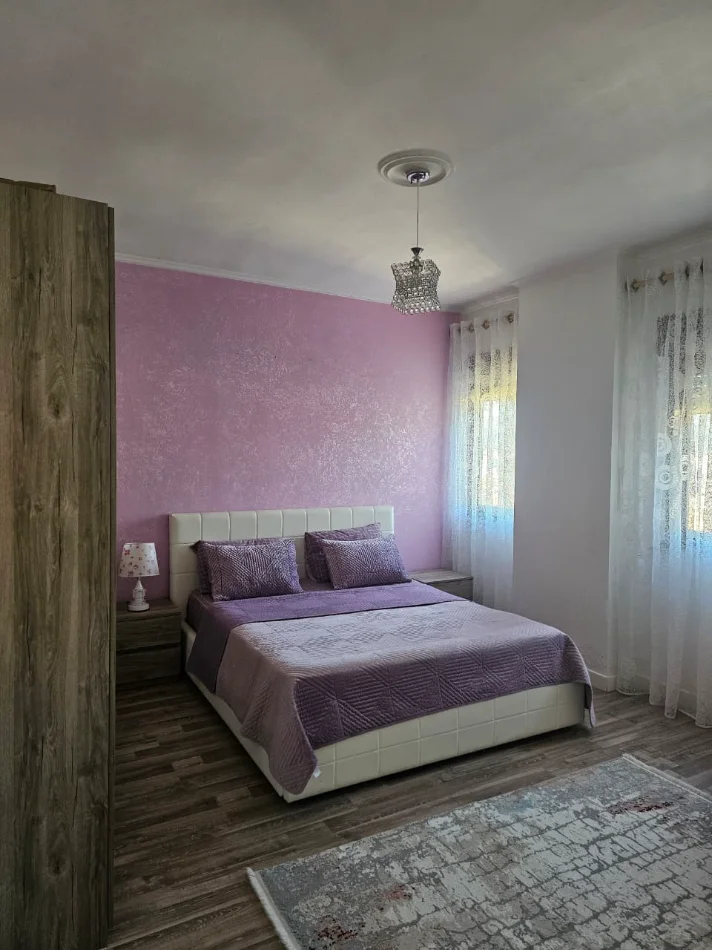 Tirane, jepet me qera apartament 3+1+Ballkon Kati 16, 140 m² 1.200 € (9-Kateshet/Rr.Kostandin Kristoforidhi)