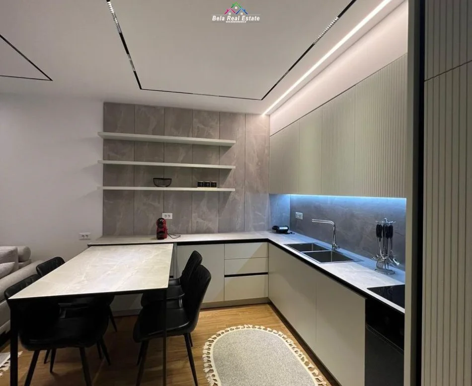 Tirane, jepet me qera apartament 1+1 Kati 5, 57 m² 700 € (Rruga Xhanfize Keko)