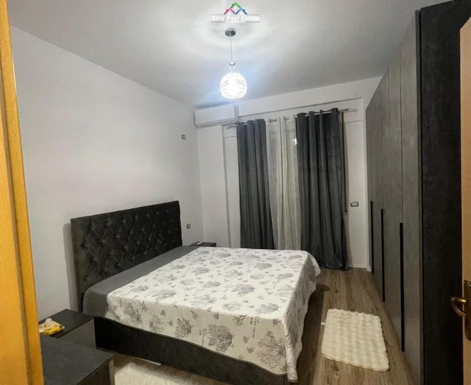 Tirane, jepet me qera apartament 1+1+Ballkon Kati 2, 630 m² 630 € (Liqeni i thate)
