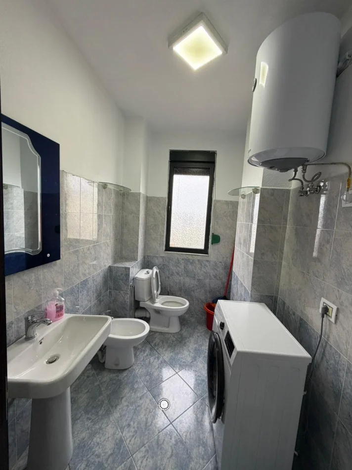 Tirane, jepet me qera apartament 2+1 Kati 7, 90 m² 580 € (Bulevardi Zhan Dark)