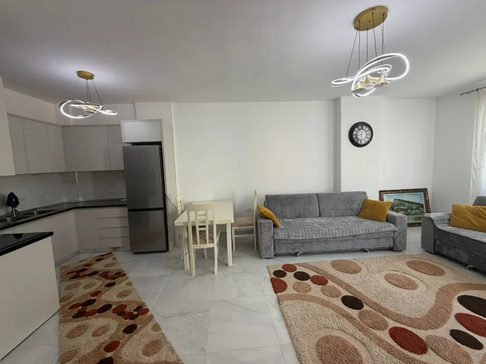 Tirane, jepet me qera apartament 2+1+Aneks+Ballkon Kati 4, 120 m² 50.000 leke (astir afer univers bar)