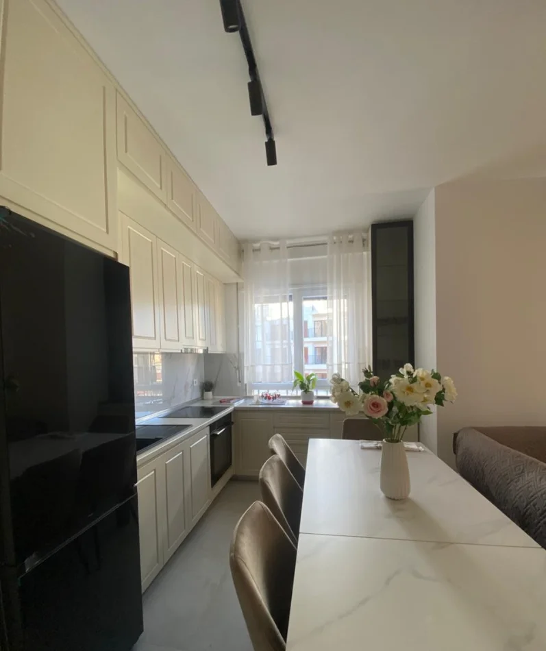 Tirane, jepet me qera apartament 2+1 , 98 m² 1.000 € 