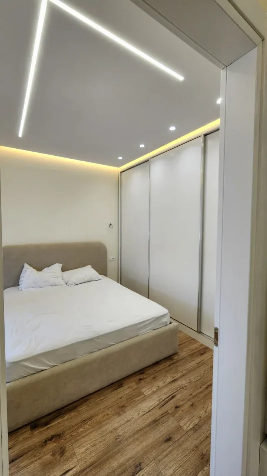 Tirane, jepet me qera apartament 1+1 , 70 m² 600 € (pranë Universiteti Zonja e Këshillit të Mirë)