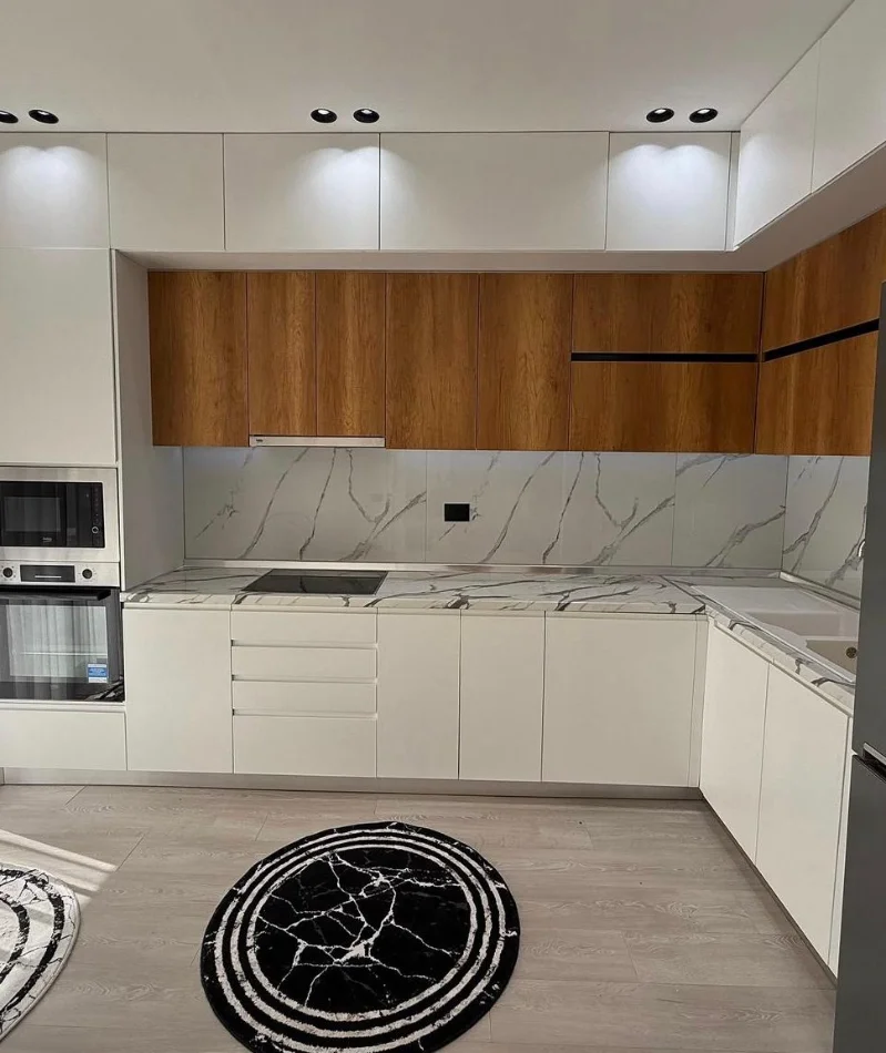 Tirane, jepet me qera apartament 2+1 , 110 m² 620 € 