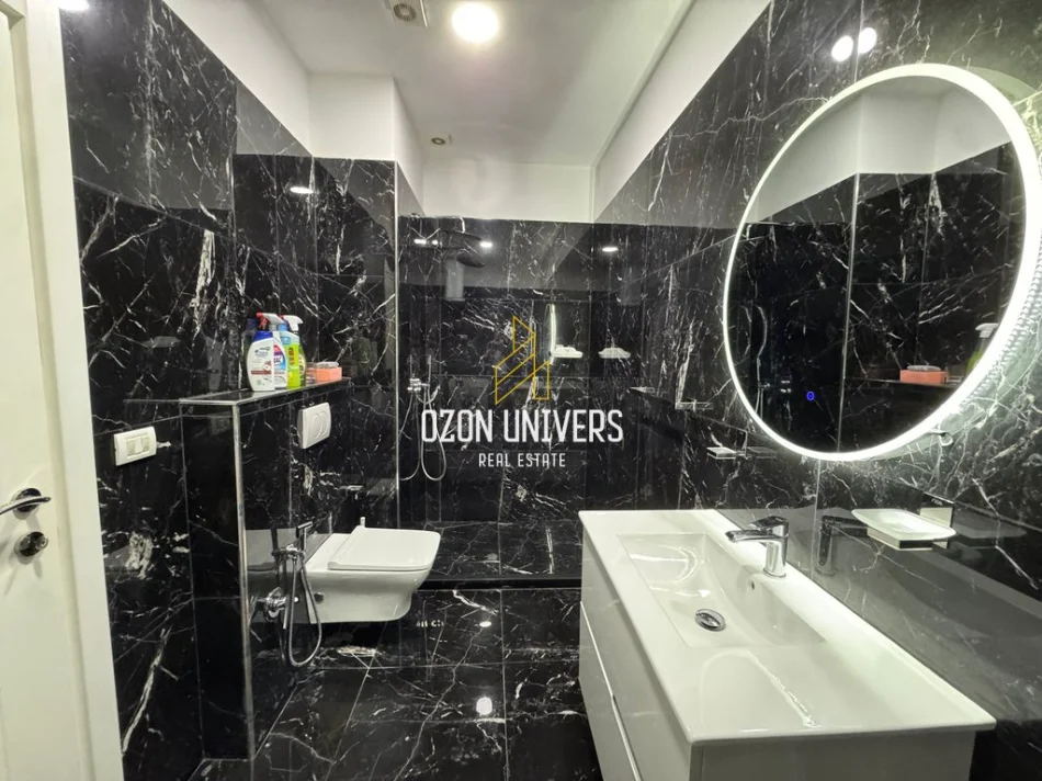 Tirane, jepet me qera apartament 1+1+Ballkon Kati 9, 87 m² 800 € (Qendër)