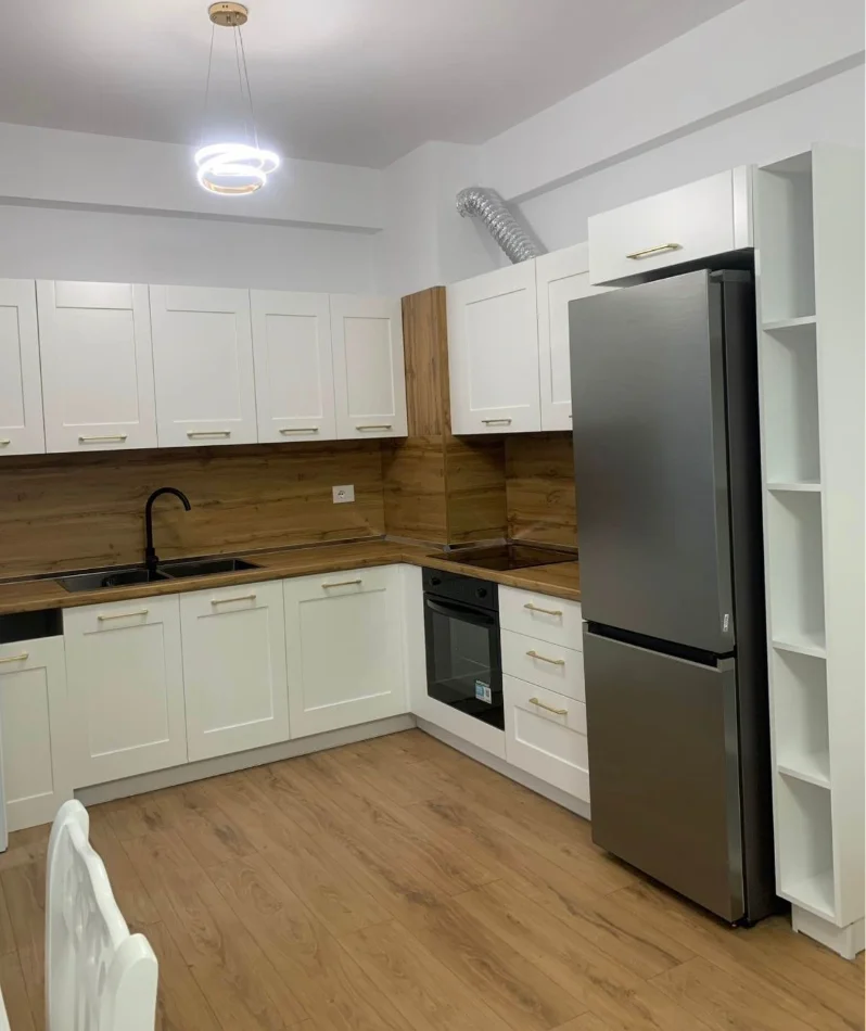 Tirane, jepet me qera apartament 1+1 , 75 m² 450 € 