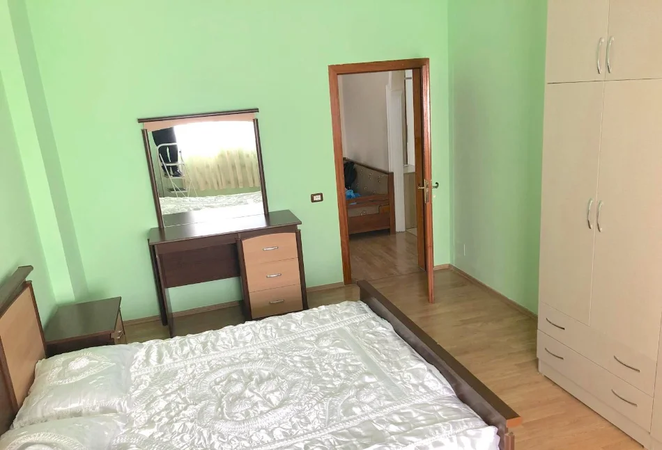 Tirane, jepet me qera apartament 2+1 Kati 3, 105 m² 420 € (jordan misja)