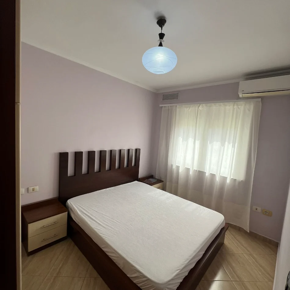 Tirane, jepet me qera apartament 1+1+Ballkon Kati 2, 65 m² 450 € (Rruga e Dibres/Fakulteti i Mjeksise)