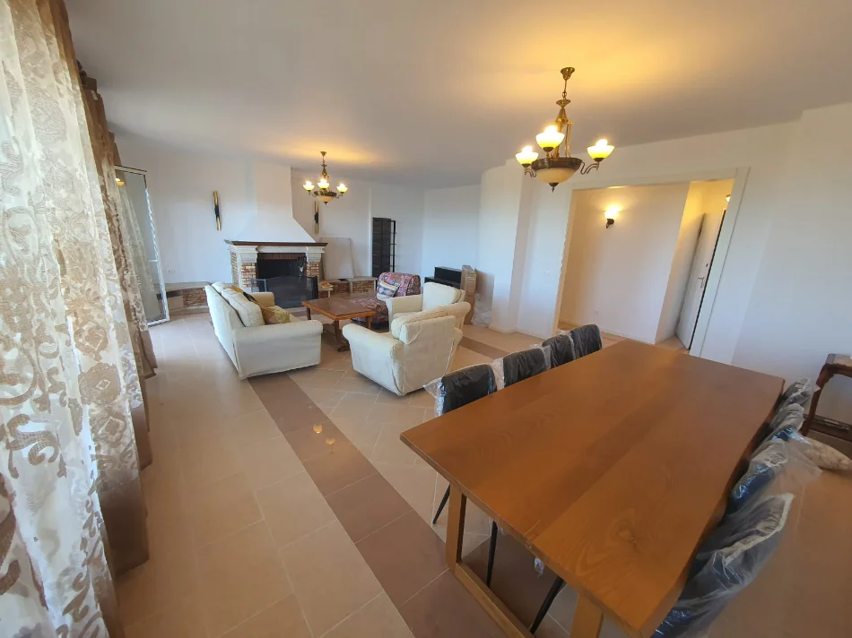 Durres, jepet me qera apartament+verande | Penthouse 4+1 Kati 8, 1.200 € (GOLEM)
