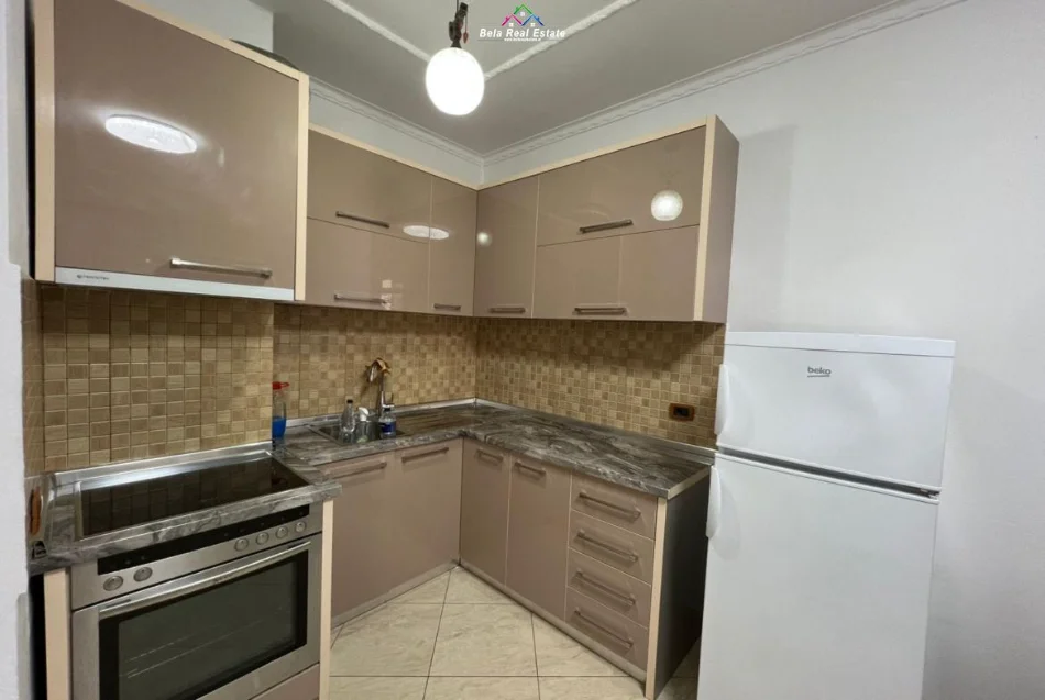 Tirane, jepet me qera apartament 1+1 Kati 3, 74 m² 530 € (Rruga Dritan Hoxha)