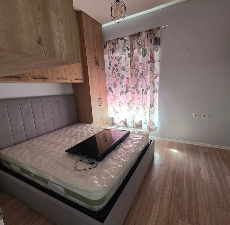 Tirane, jepet me qera apartament 1+1+Ballkon , 65 m² 450 € 