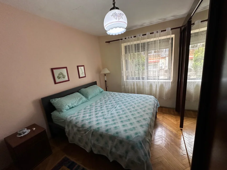 Tirane, jepet me qera apartament 1+1+Ballkon Kati 3, 60 m² 550 € (Rruga e Elbasanit/Ambasada Amerikane)