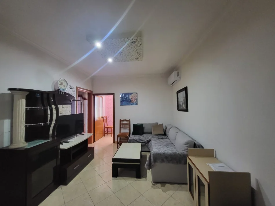 Tirane, jepet me qera apartament 2+1+Ballkon Kati 5, 70 m² 450 € (Astir)