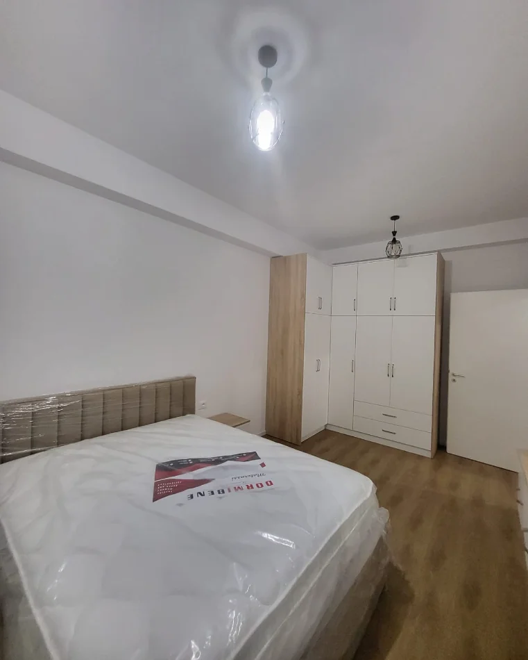 Tirane, jepet me qera apartament 1+1 , 65 m² 400 € (Ali Demi)