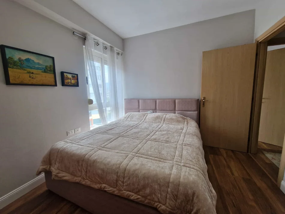 Tirane, jepet me qera apartament 2+1 Kati 6, 84 m² 820 € (Rruga e Kavajes)