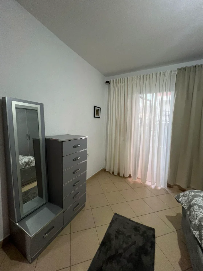 Tirane, jepet me qera Vile 1+1+Ballkon Kati 2, 70 m² 430 € (5 maji)