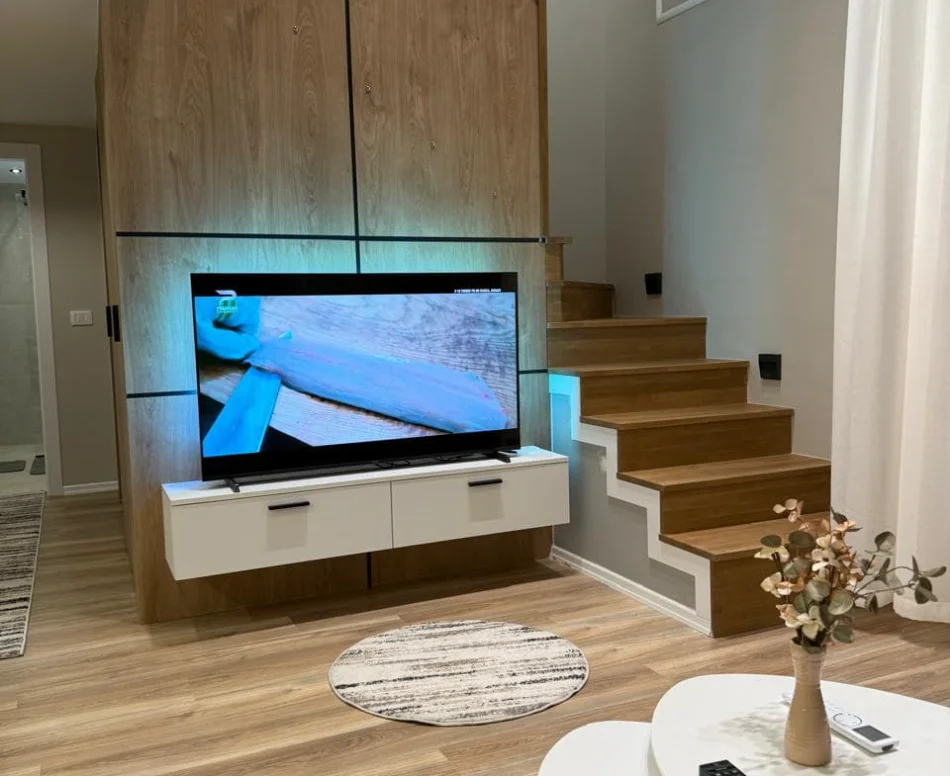 Tirane, jepet me qera apartament 1+1 Kati 1, 70 m² 600 € (Golden Park)