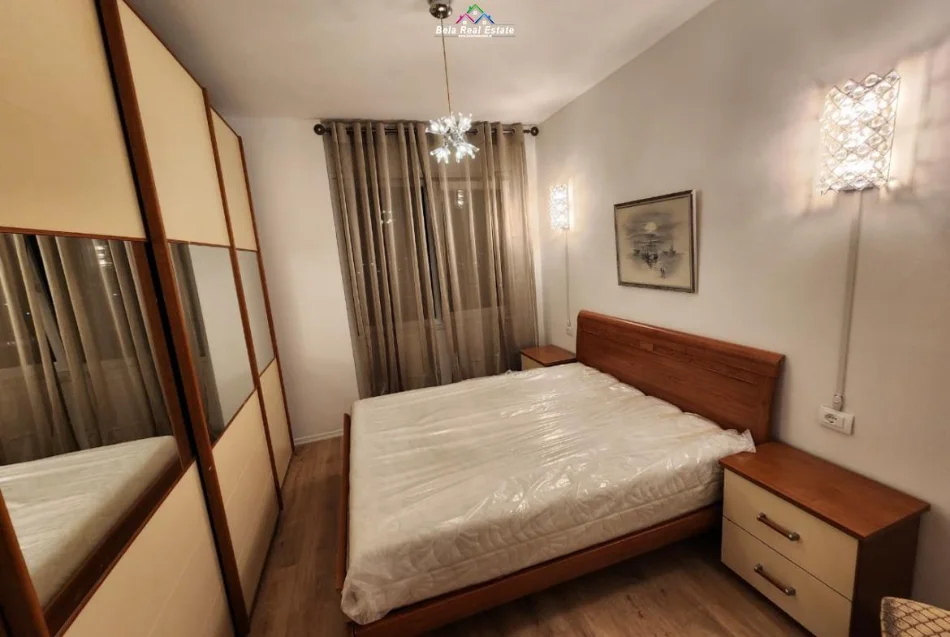 Tirane, jepet me qera apartament 2+1 Kati 7, 90 m² 470 € (Rruga Gryka e Kacanikut)