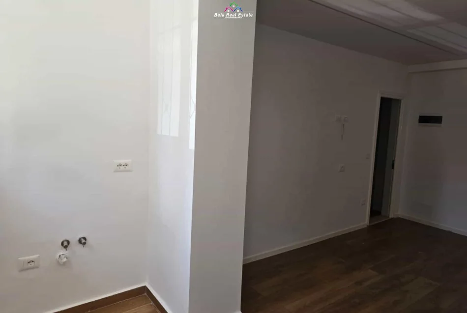 Tirane, shes garsonier 1+1 Kati 1, 30 m² 83.000 € (Rruga 4 Deshmoret)