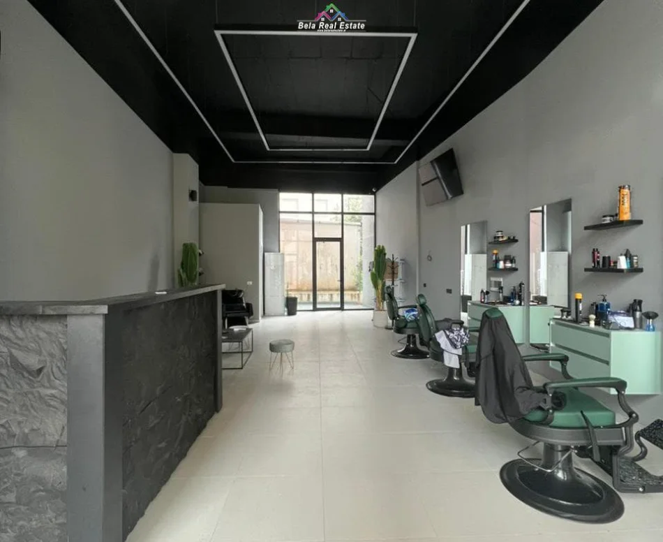 Tirane, jepet me qera dyqan Kati 0, 68 m² 1.100 € (Pazari i Ri)
