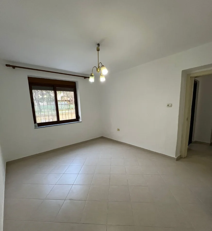Tirane, jepet me qera zyre , 80 m² 720 € 