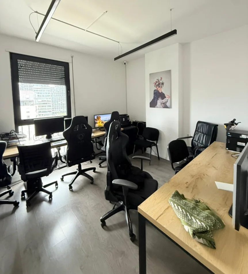 Tirane, jepet me qera zyre , 125 m² 1.000 € 