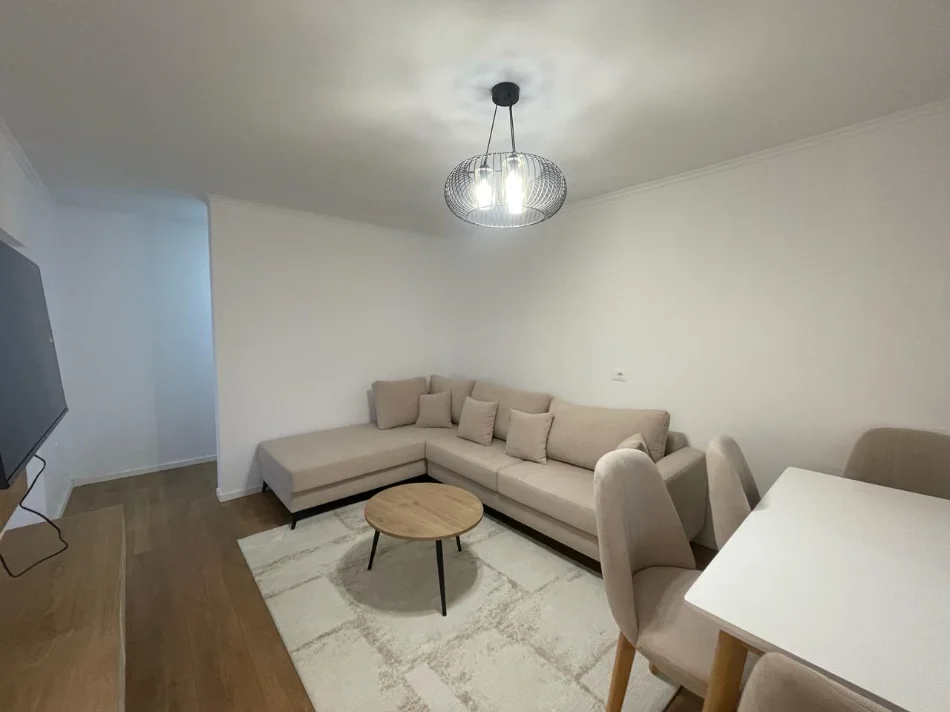 Tirane, jepet me qera apartament 2+1+Ballkon Kati 4, 78 m² 700 € (Rruga Ali Demi)