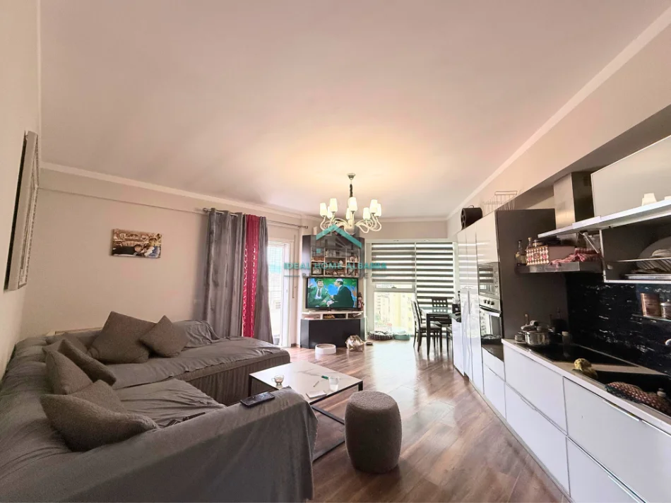 Vlore, jepet me qera apartament 3+1+Ballkon Kati 9, 120 m² 163.000 € (kisha ortodokse)