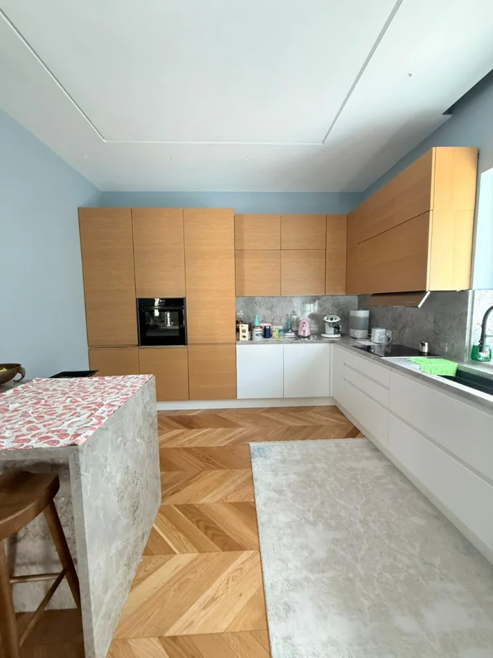 Tirane, shitet Vile 4+1 , 387 m² 1.900.000 € (TEG)