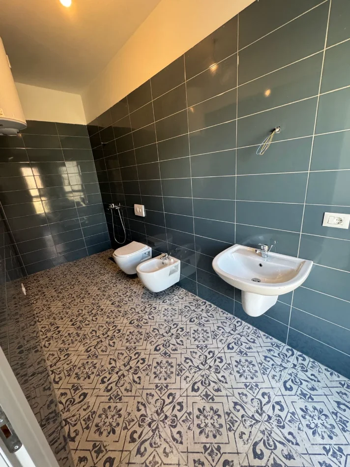 Tirane, jepet me qera zyre Kati 1, 69 m² 520 € (Rruga Dritan Hoxha)