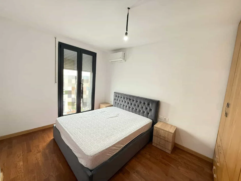 Tirane, jepet me qera apartament 1+1 Kati 10, 620 m² 630 € (Rruga Kongresi i Manastirit)