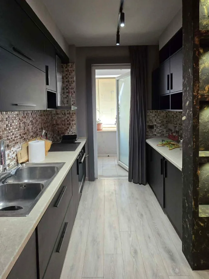 Tirane, shitet apartament 2+1+Ballkon Kati 4, 100 m² 180.000 € (Astir)