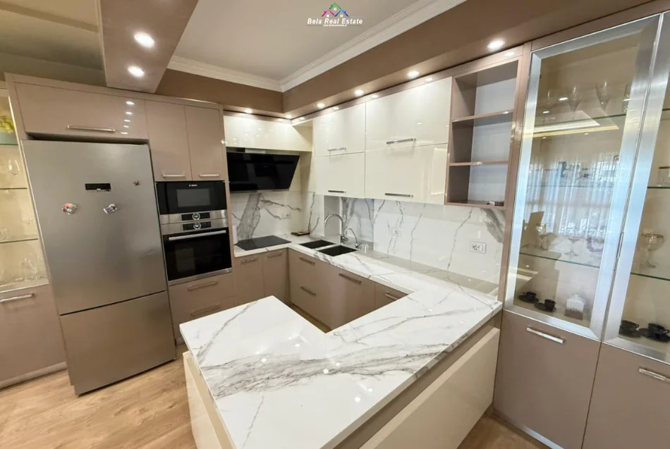Tirane, jepet me qera apartament 2+1 Kati 2, 95 m² 900 € (prane gjimnazit partizani)