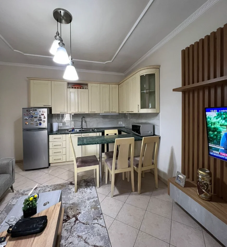 Tirane, jepet me qera apartament 2+1 , 80 m² 650 € 