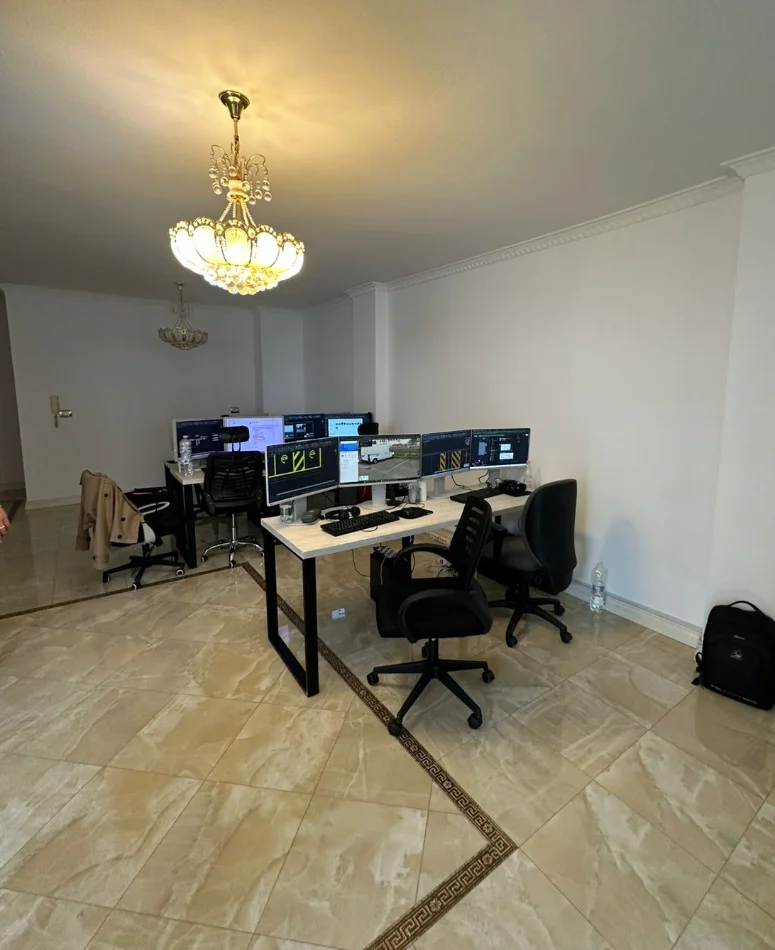 Tirane, jepet me qera zyre , 110 m² 1.000 € 