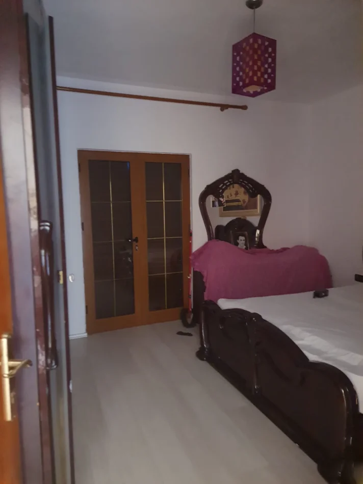 Tirane, jepet me qera Vile 2 Katshe , 120 m² 500 € (Zona e Institutit)