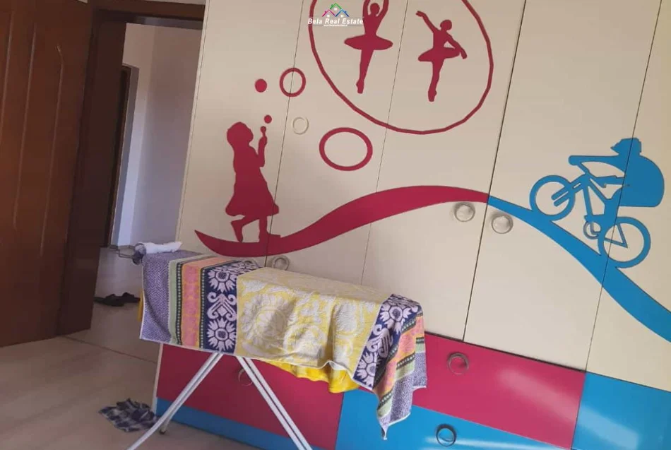 Tirane, jepet me qera shtepi 5+1 Kati 2, 240 m² 530 € (Rruga Jusuf Gervalla)