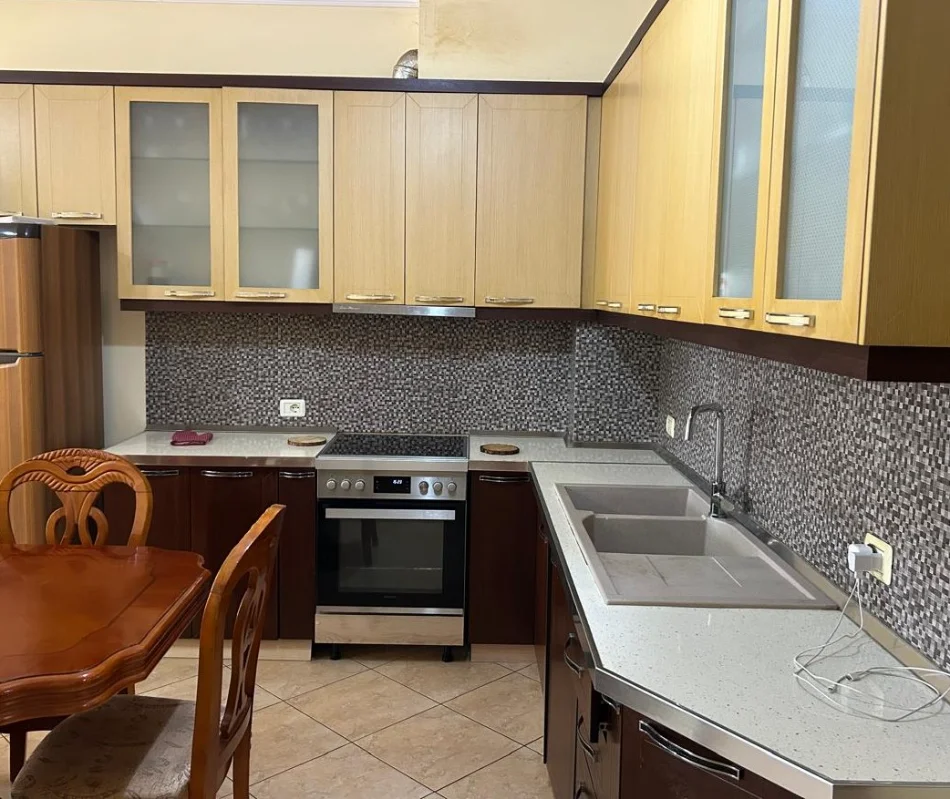 Tirane, shitet apartament 2+1 , 119 m² 150.000 € 