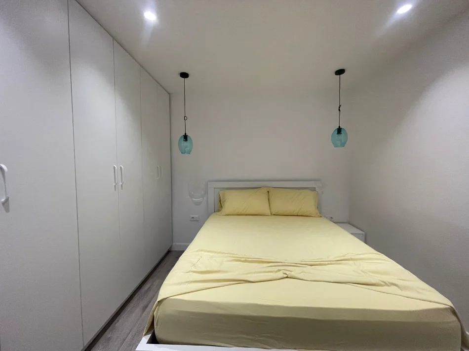Tirane, jepet me qera apartament 1+1+Ballkon Kati 4, 65 m² 500 € (Harry Fultz/Rr.Asim Vokshi)