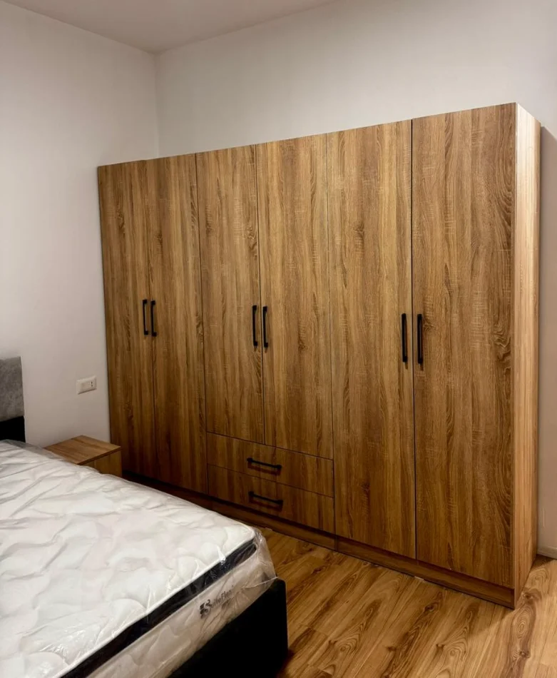Tirane, jepet me qera apartament 2+1 , 90 m² 700 € 