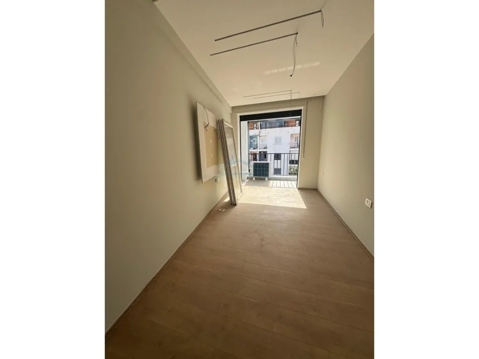 Tirane, shitet apartament 1+1 Kati 6, 74 m² 144.000 € (5 Maji)