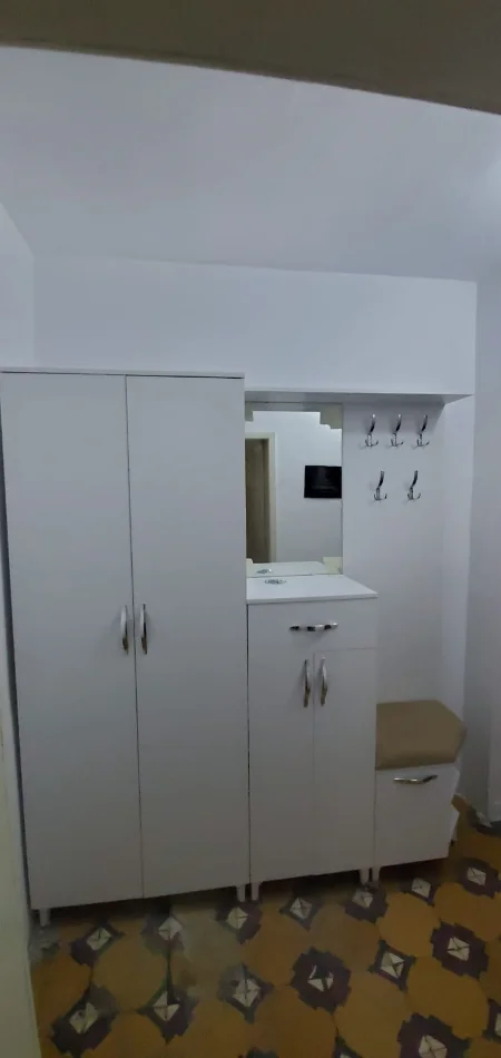 Tirane, jepet me qera apartament 1+1 Kati 5, 55 m² 400 € (Ministria e Jashtme)