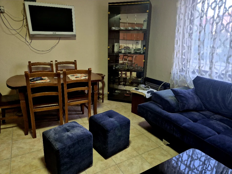 Tirane, jepet me qera apartament 1+1+Ballkon Kati 2, 60 m² 450 € (Laprake)