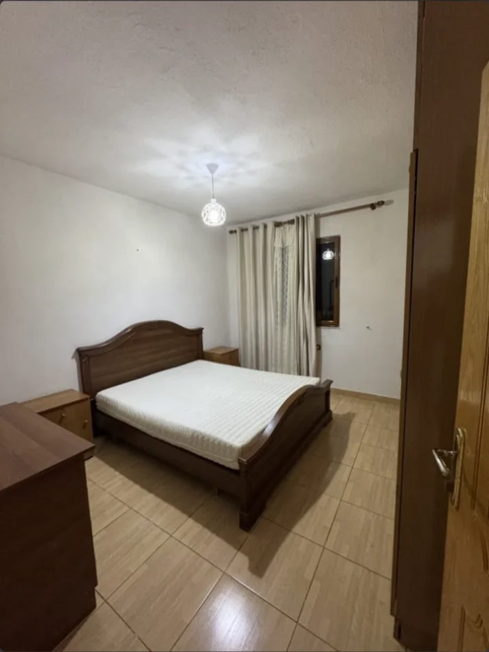 Tirane, jepet me qera Vile 2+1 Kati 2, 125 m² 500 € (Rruga Riza Kodheli)