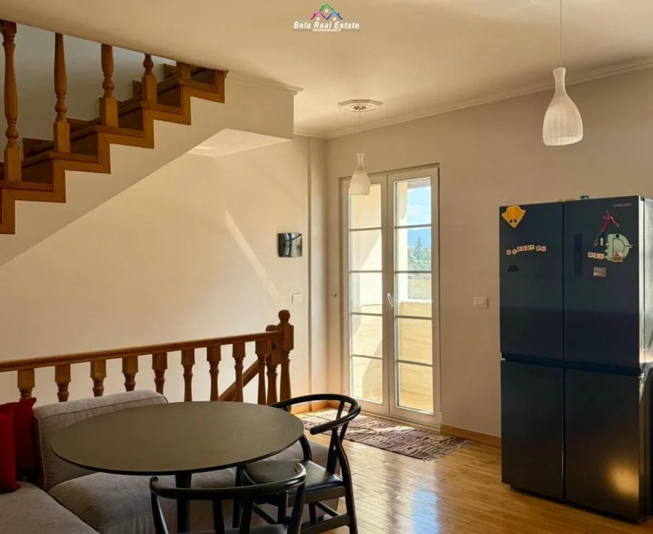 Tirane, jepet me qera Vile 2+1+Aneks+Ballkon Kati 3, 180 m² 1.000 € (Rruga Herman Gmeiner)