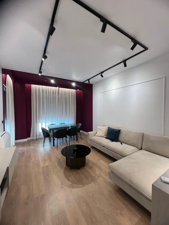 Tirane, jepet me qera apartament 2+1+Ballkon Kati 1, 90 m² 1.000 € (Porcelan /Rr.Xhanfize Keko)