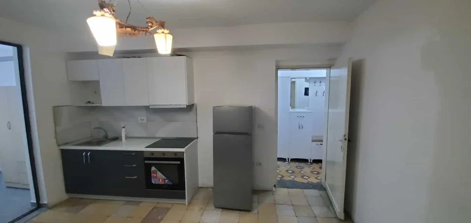 Tirane, jepet me qera apartament 1+1+Ballkon Kati 5, 60 m² 400 € (BRRYLI)