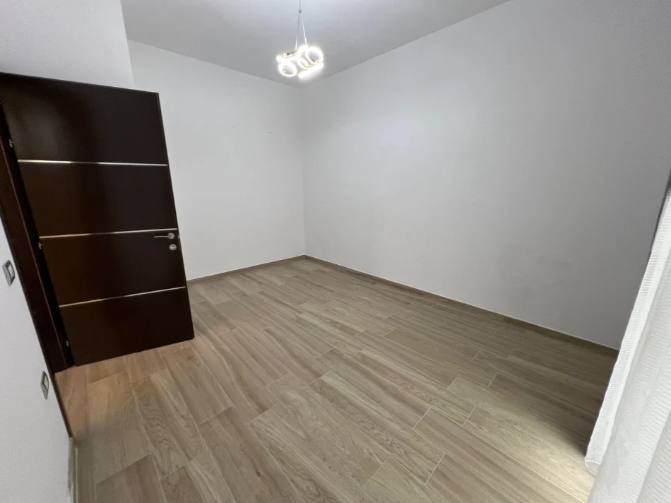 Tirane, jepet me qera Vile Kati 3, 100 m² 65.000 € (Rruga Pano Lulo)
