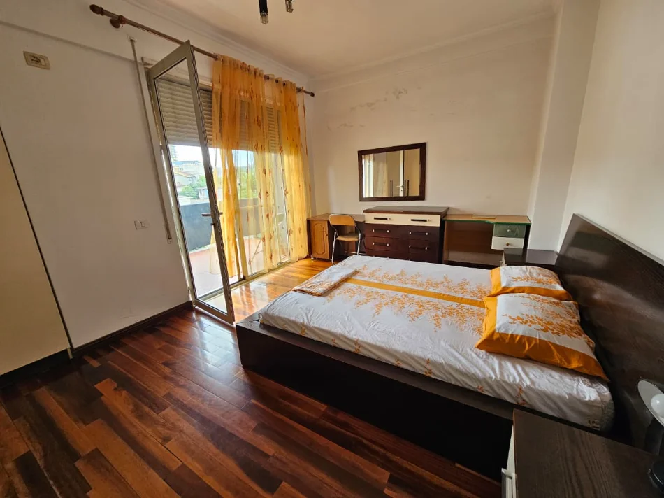 Shqiperi, jepet me qera apartament 2+1+Ballkon Kati 2, 110 m² 650 € (Vizion Plus)