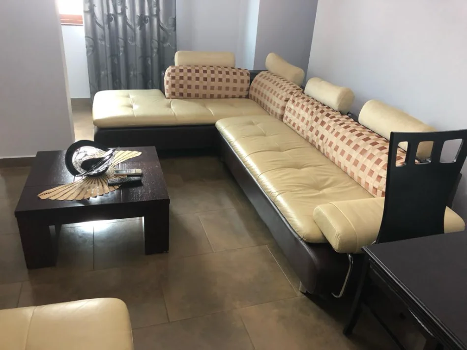 Tirane, jepet me qera apartament 2+1+Ballkon Kati 5, 90 m² 650 € (Rurga e Dibres)